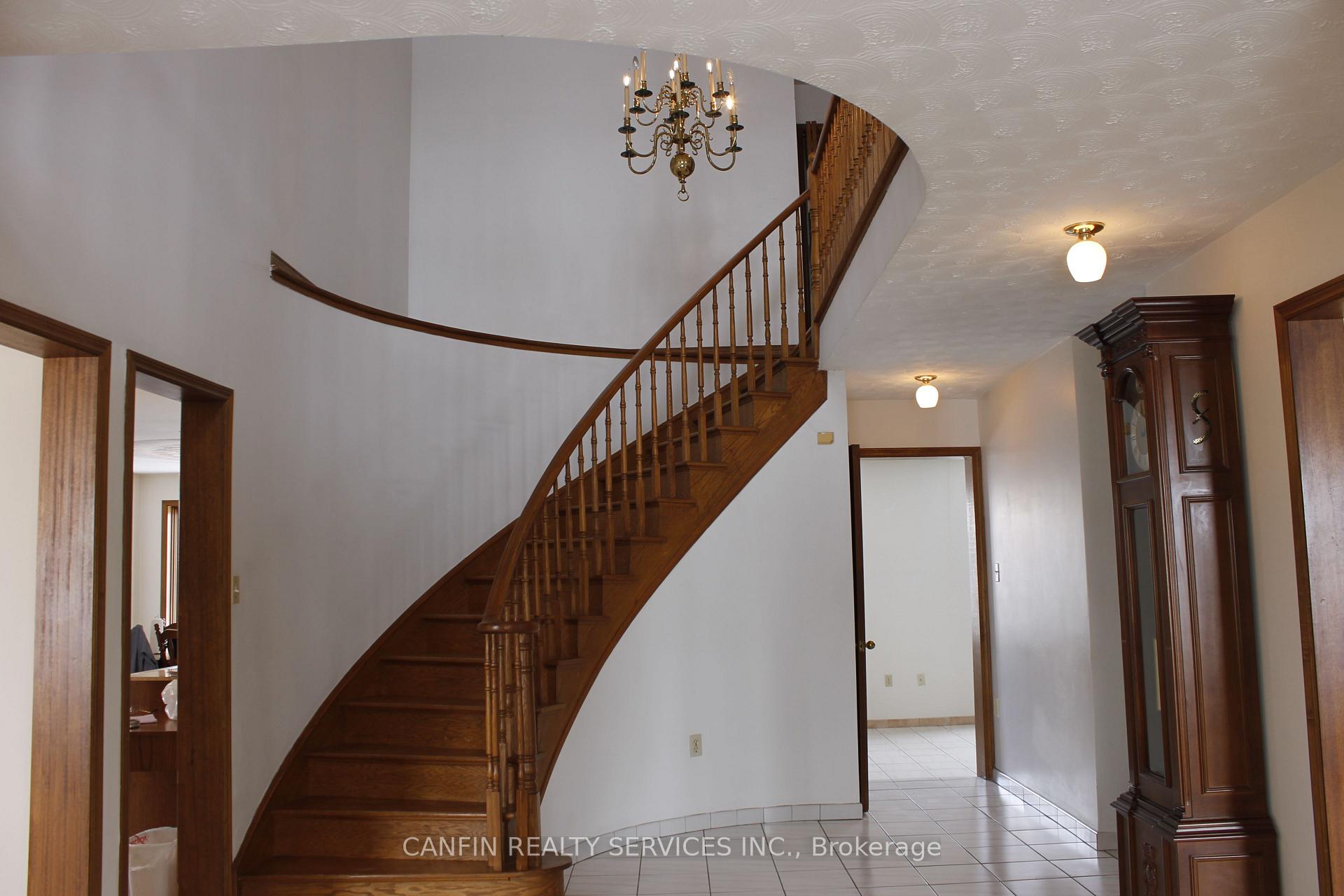 Photo 18 of 39 Corinthian Drive, Hamilton, Albion Falls — HOMEH