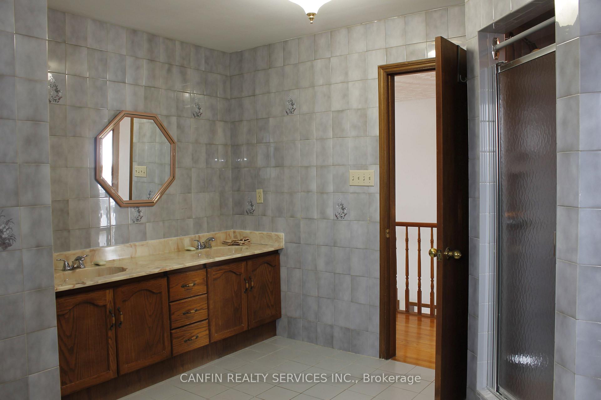 Photo 29 of 39 Corinthian Drive, Hamilton, Albion Falls — HOMEH