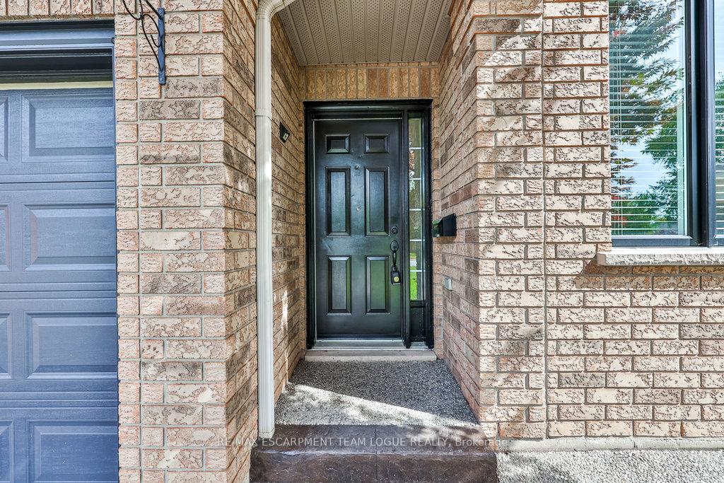 Photo 2 of 2911 Darien Road, Burlington, Rose — HOMEH