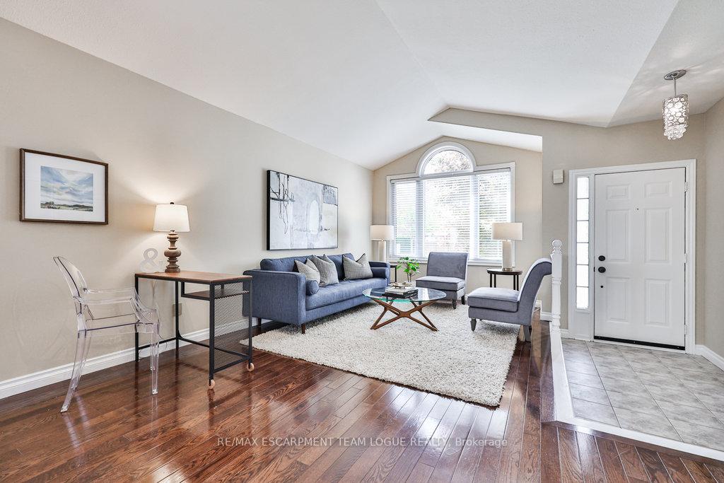 Photo 4 of 2911 Darien Road, Burlington, Rose — HOMEH