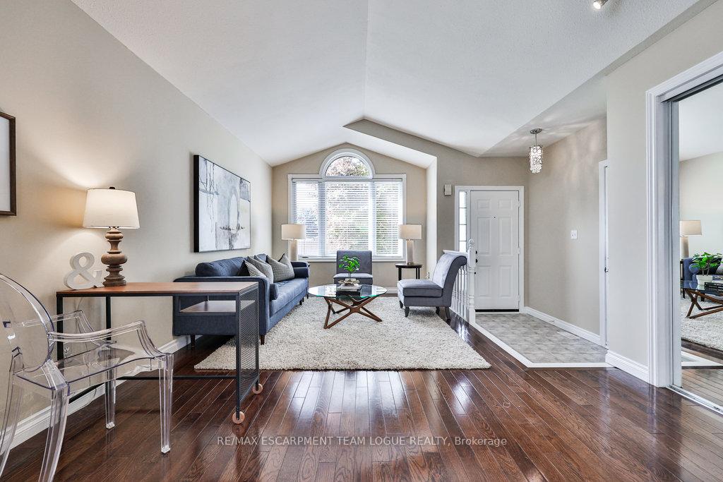 Photo 5 of 2911 Darien Road, Burlington, Rose — HOMEH