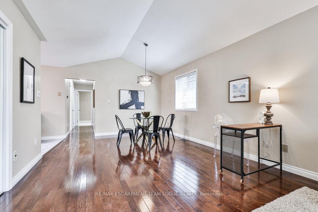 Photo 6 of 2911 Darien Road, Burlington, Rose — HOMEH