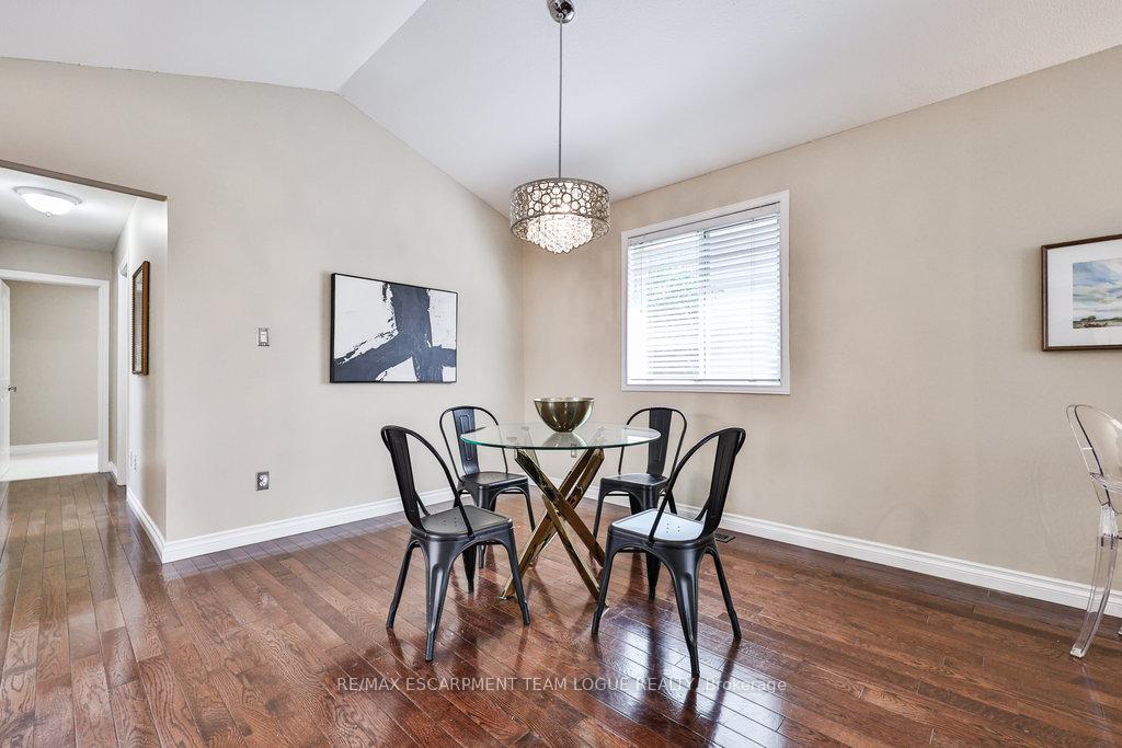 Photo 9 of 2911 Darien Road, Burlington, Rose — HOMEH