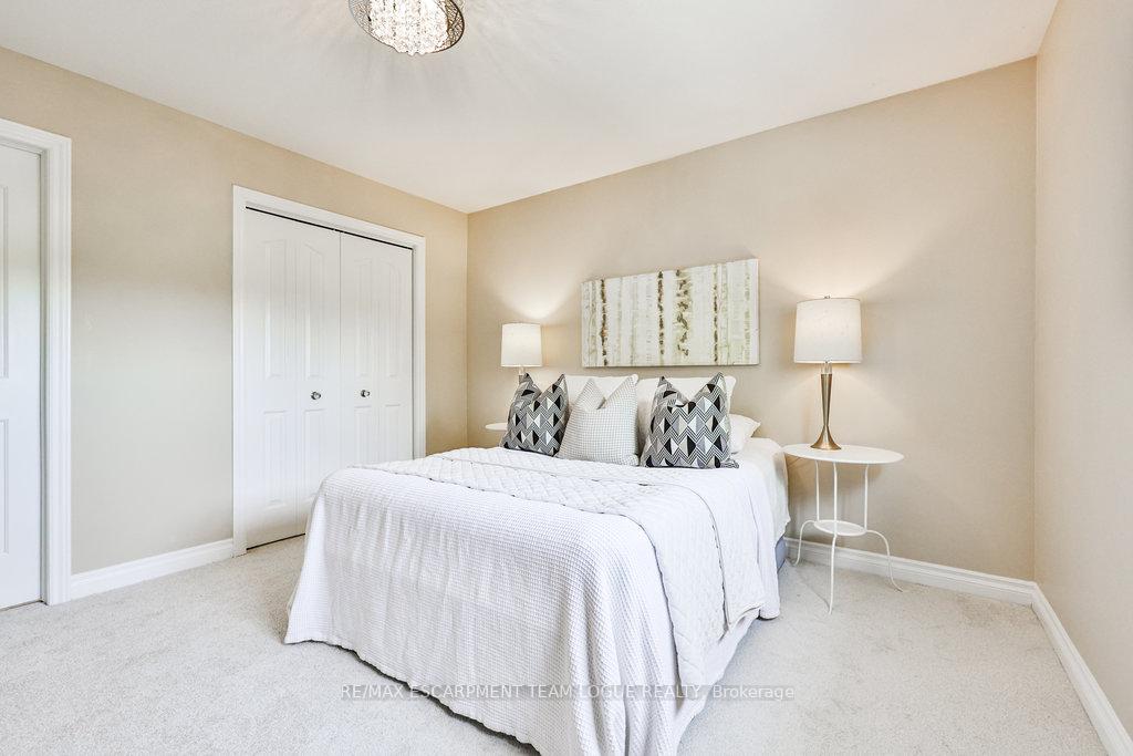 Photo 16 of 2911 Darien Road, Burlington, Rose — HOMEH
