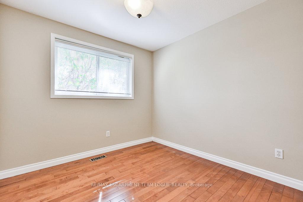 Photo 20 of 2911 Darien Road, Burlington, Rose — HOMEH