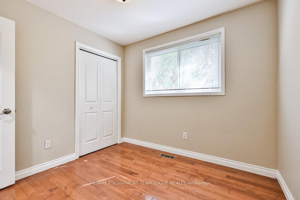 Photo 21 of 2911 Darien Road, Burlington, Rose — HOMEH