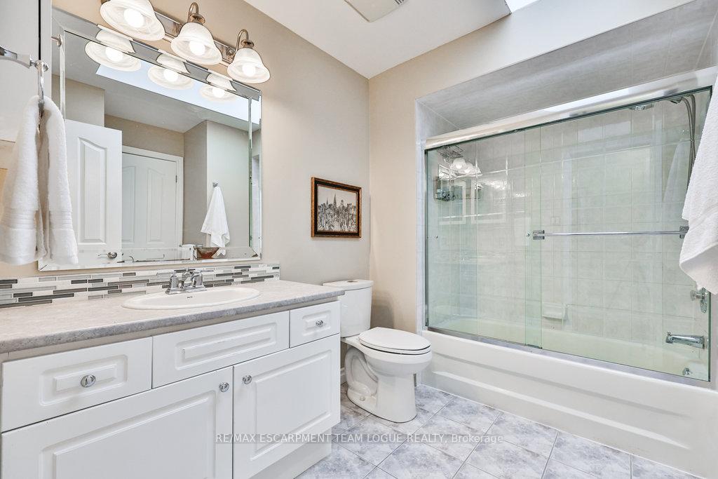 Photo 22 of 2911 Darien Road, Burlington, Rose — HOMEH