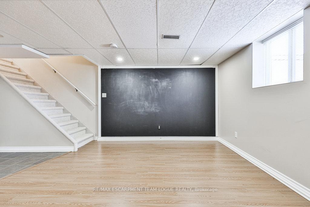 Photo 24 of 2911 Darien Road, Burlington, Rose — HOMEH