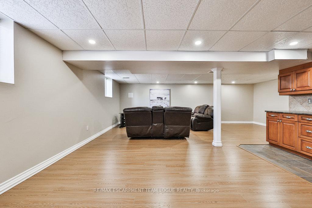 Photo 25 of 2911 Darien Road, Burlington, Rose — HOMEH