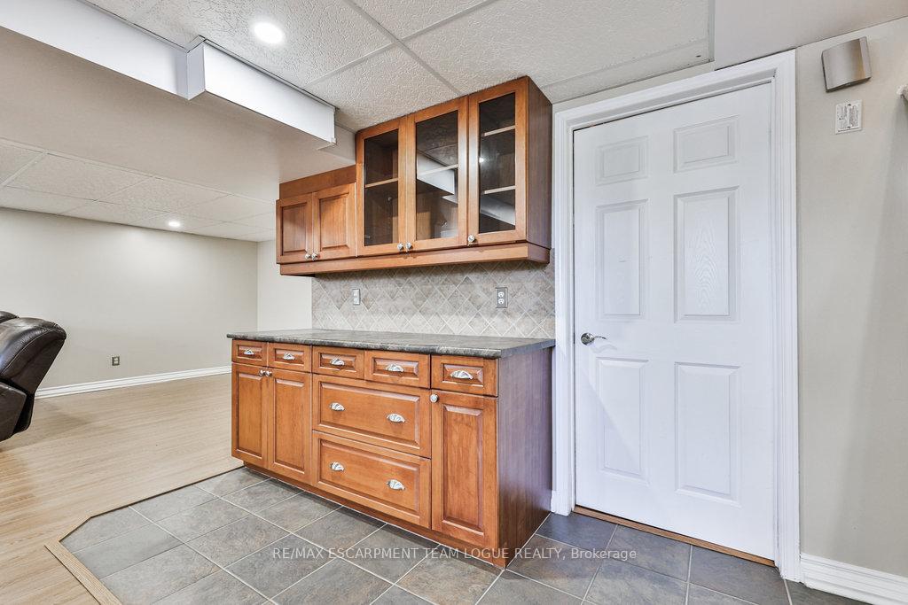 Photo 26 of 2911 Darien Road, Burlington, Rose — HOMEH
