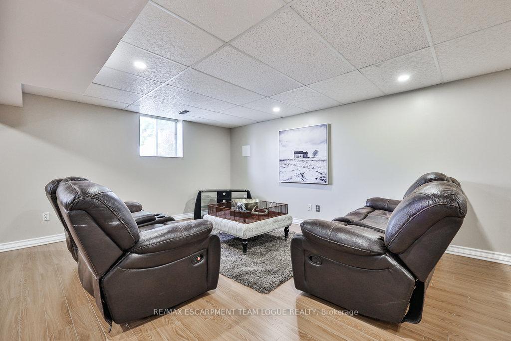 Photo 27 of 2911 Darien Road, Burlington, Rose — HOMEH