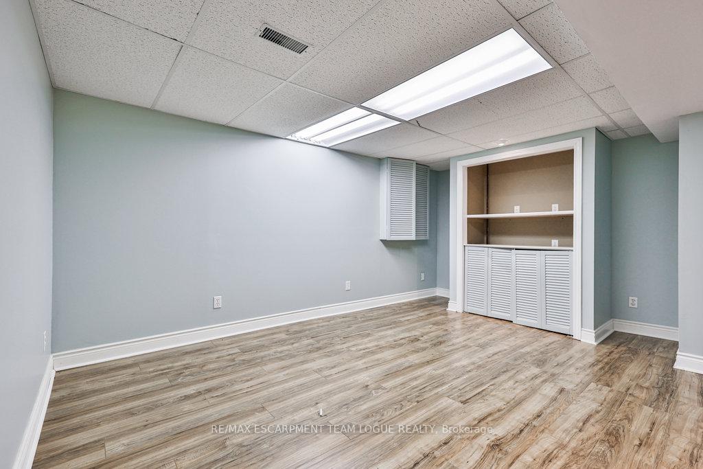 Photo 29 of 2911 Darien Road, Burlington, Rose — HOMEH