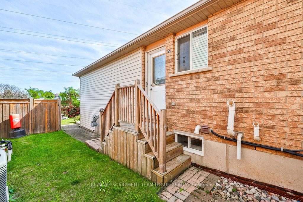Photo 33 of 2911 Darien Road, Burlington, Rose — HOMEH