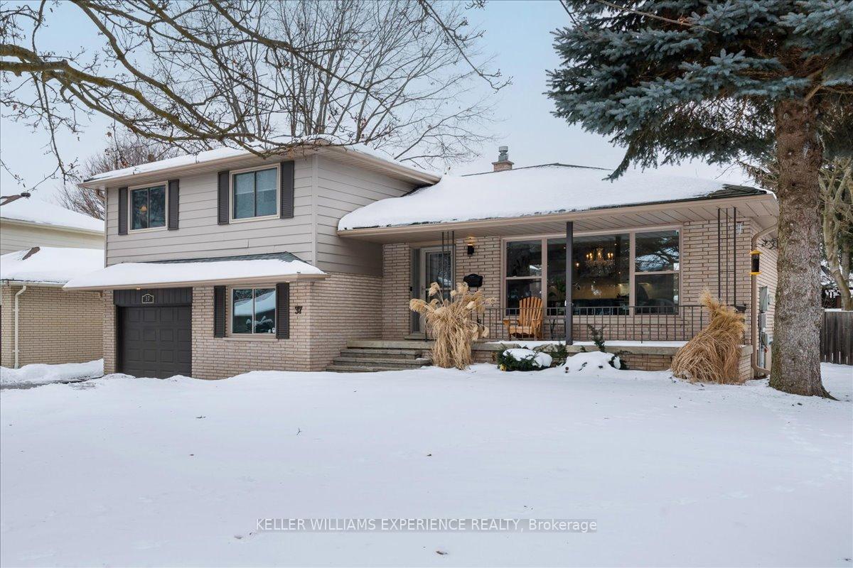 Photo 6 of 37 Peacock Lane, Barrie, Allandale Heights — HOMEH