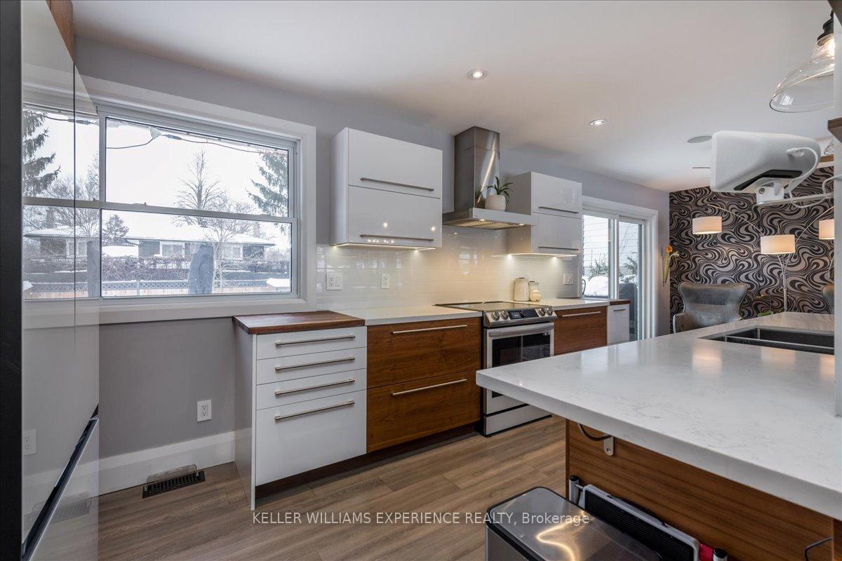 Photo 10 of 37 Peacock Lane, Barrie, Allandale Heights — HOMEH