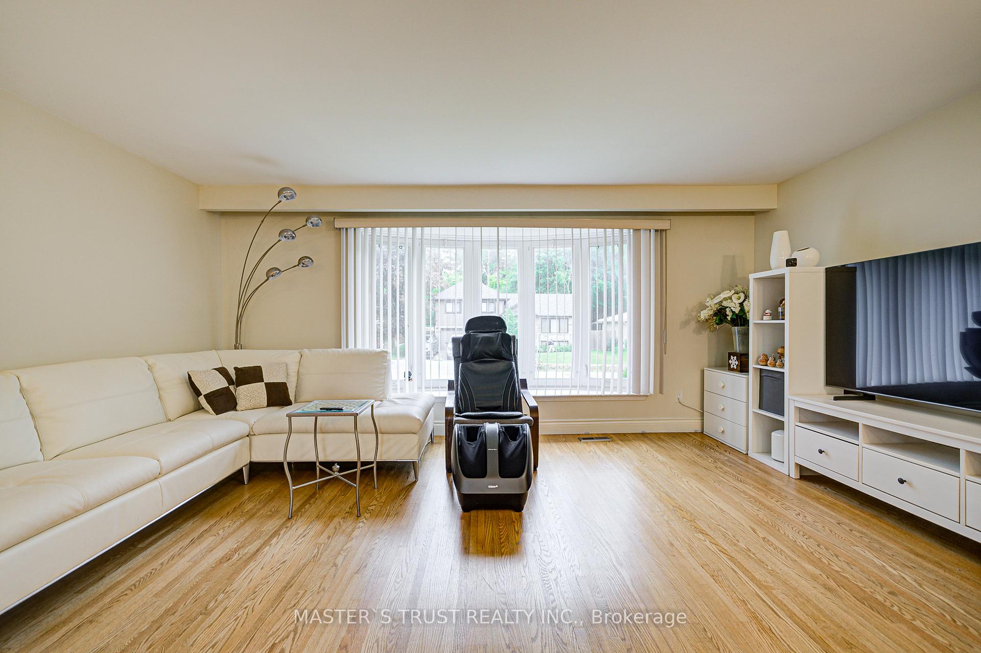 Photo 5 of 55 Hill Drive, Aurora, Hills of St Andrew — HOMEH