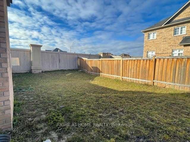 Photo 12 of 2 Bittersweet (upper) Road, Brampton, Credit Valley — HOMEH