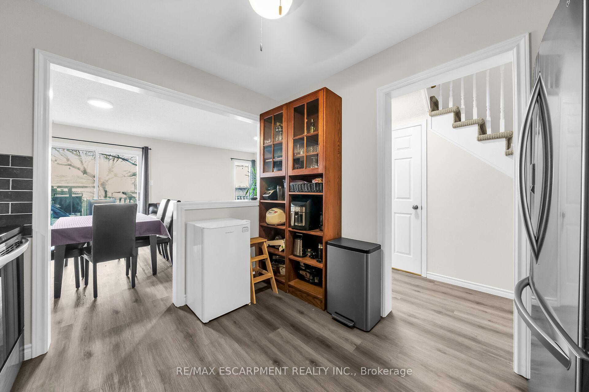 Photo 9 of 5115 Silvercreek Drive, Burlington, Uptown — HOMEH