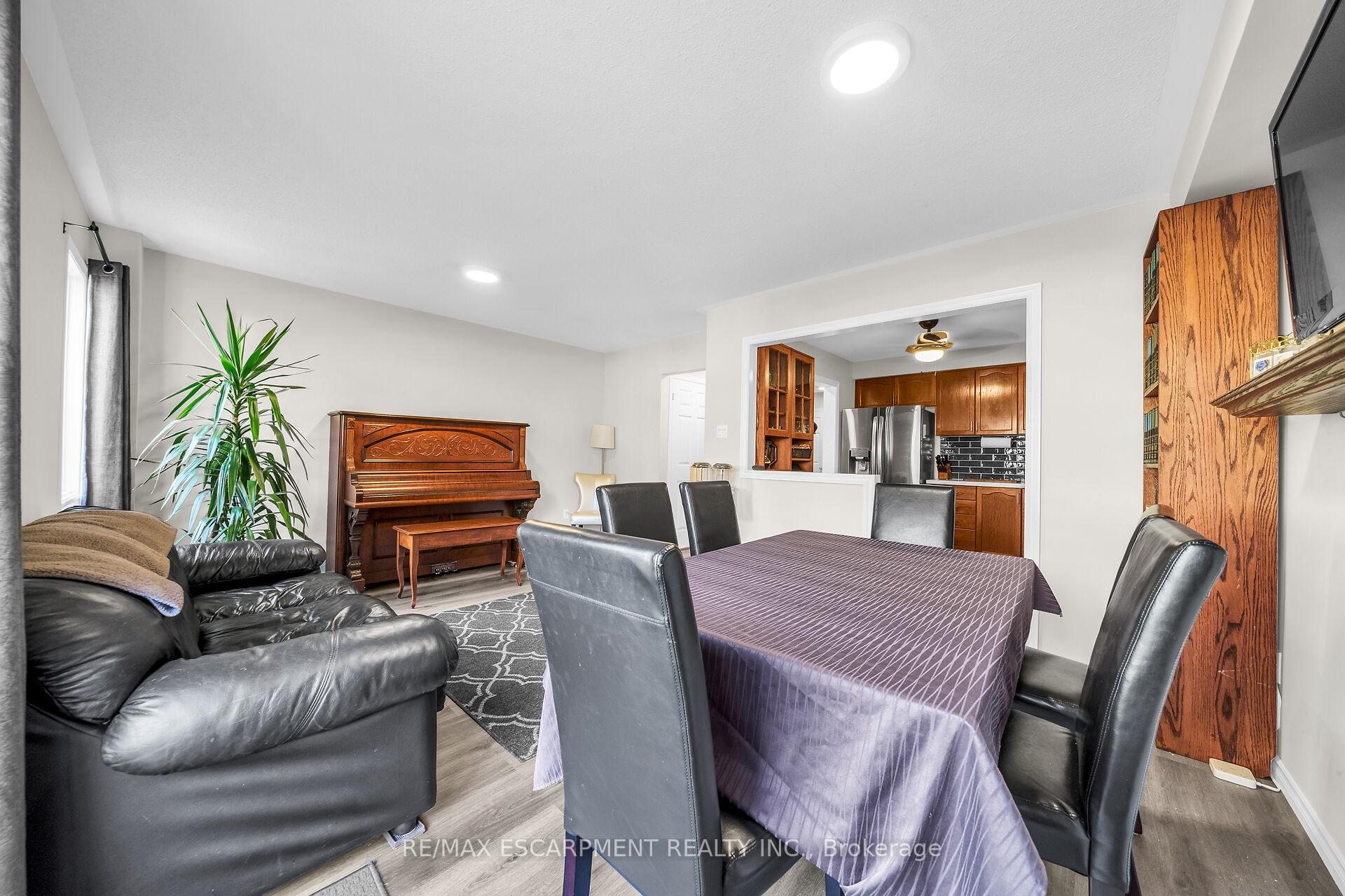 Photo 12 of 5115 Silvercreek Drive, Burlington, Uptown — HOMEH