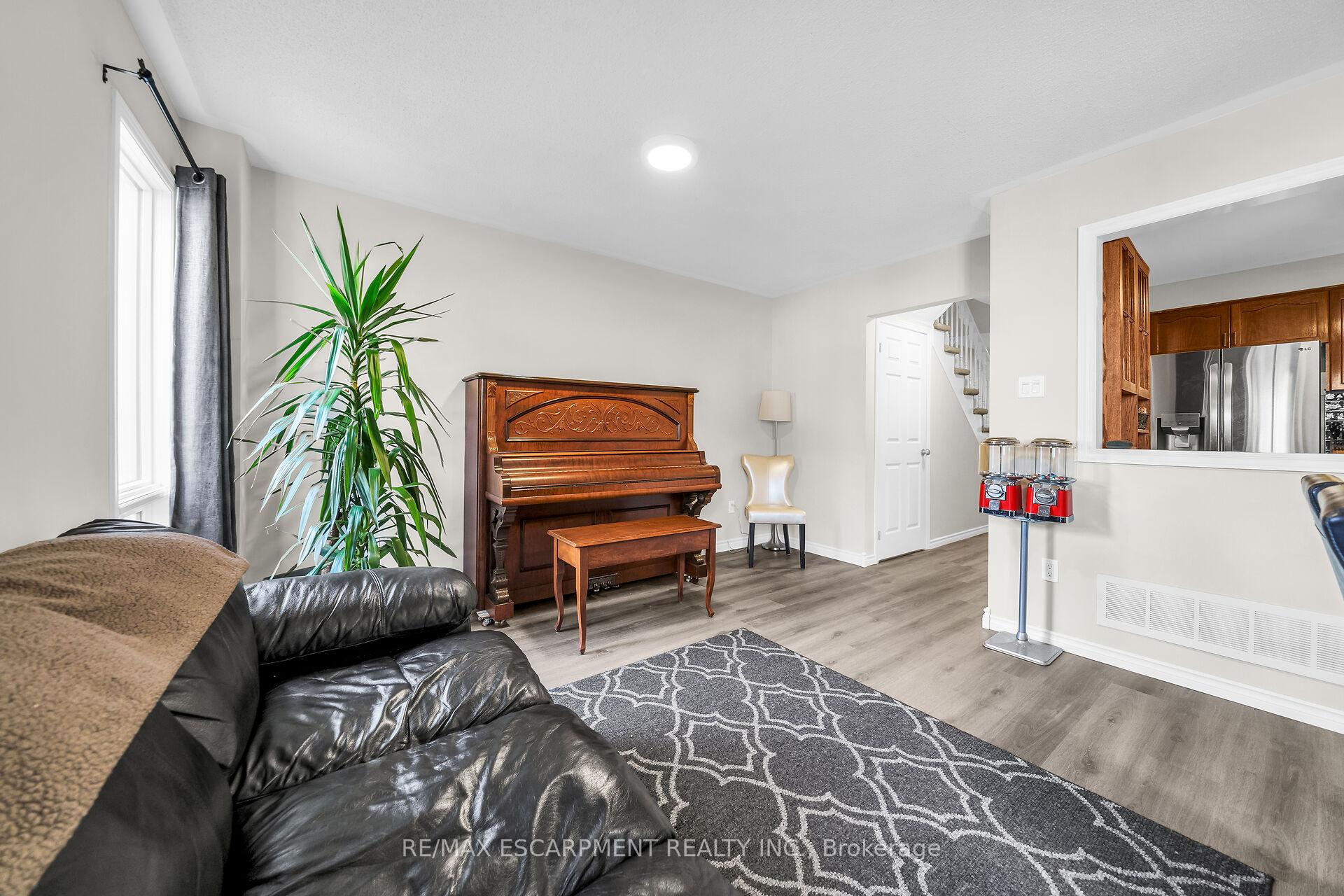 Photo 13 of 5115 Silvercreek Drive, Burlington, Uptown — HOMEH