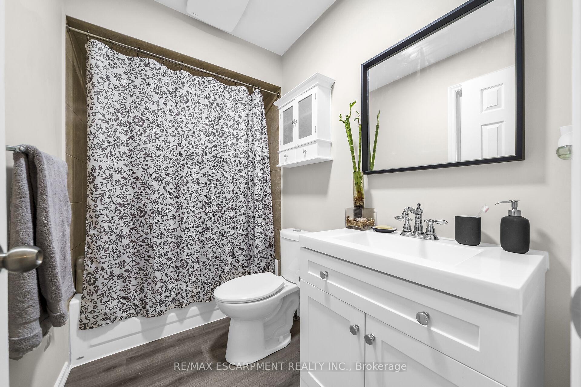 Photo 17 of 5115 Silvercreek Drive, Burlington, Uptown — HOMEH