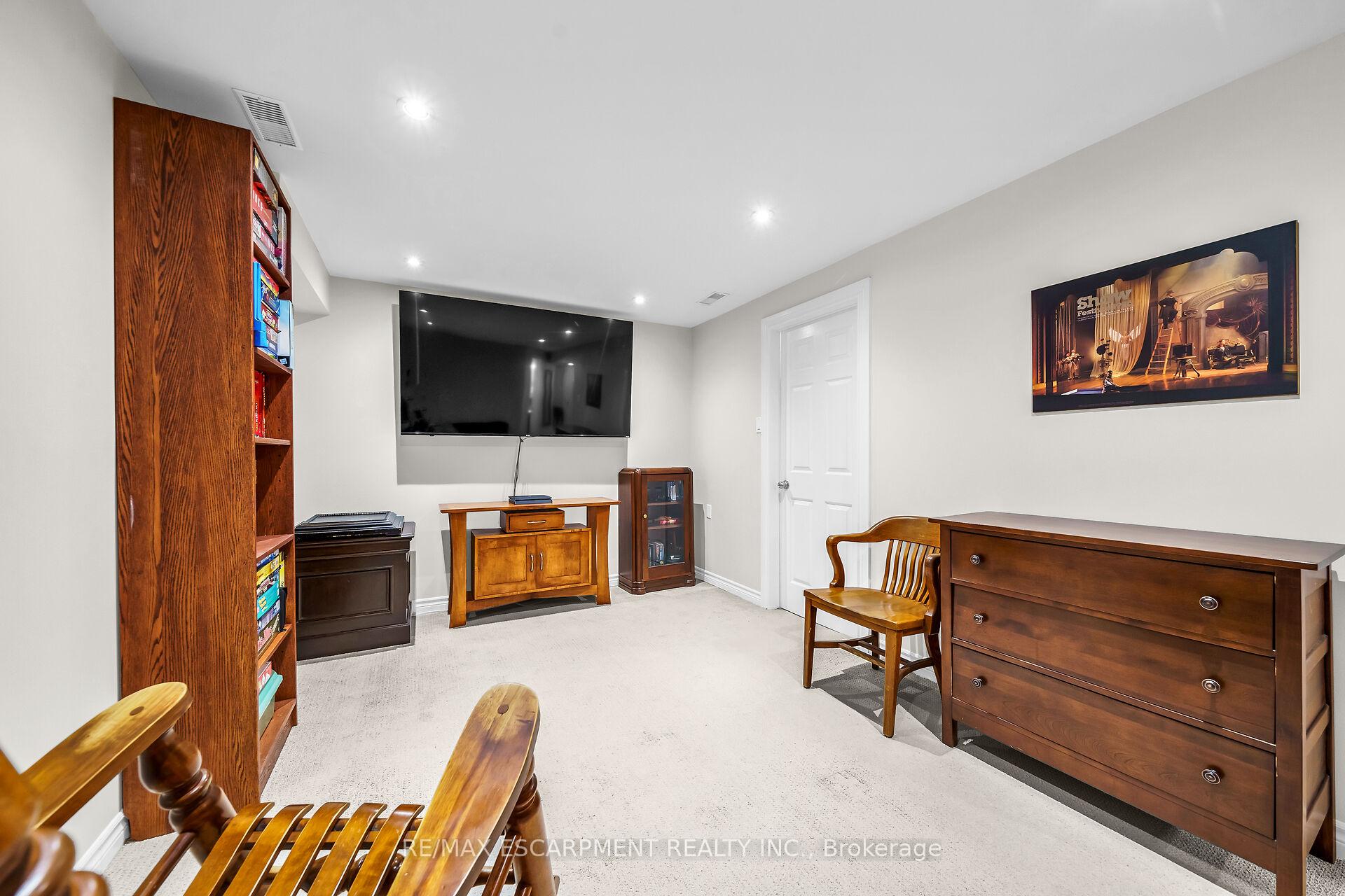 Photo 25 of 5115 Silvercreek Drive, Burlington, Uptown — HOMEH