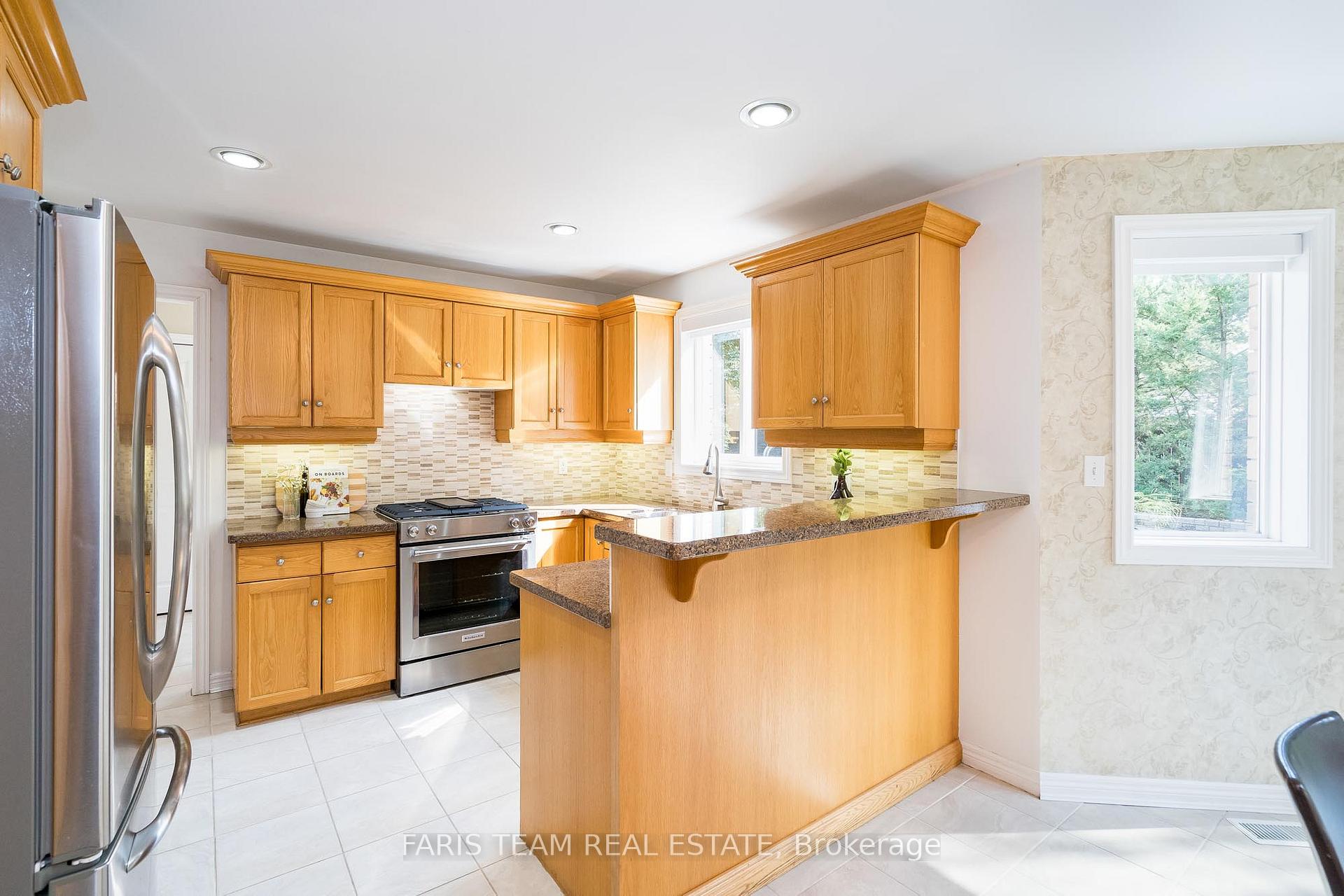 Photo 4 of 15 Fawn Crescent, Barrie, Ardagh — HOMEH