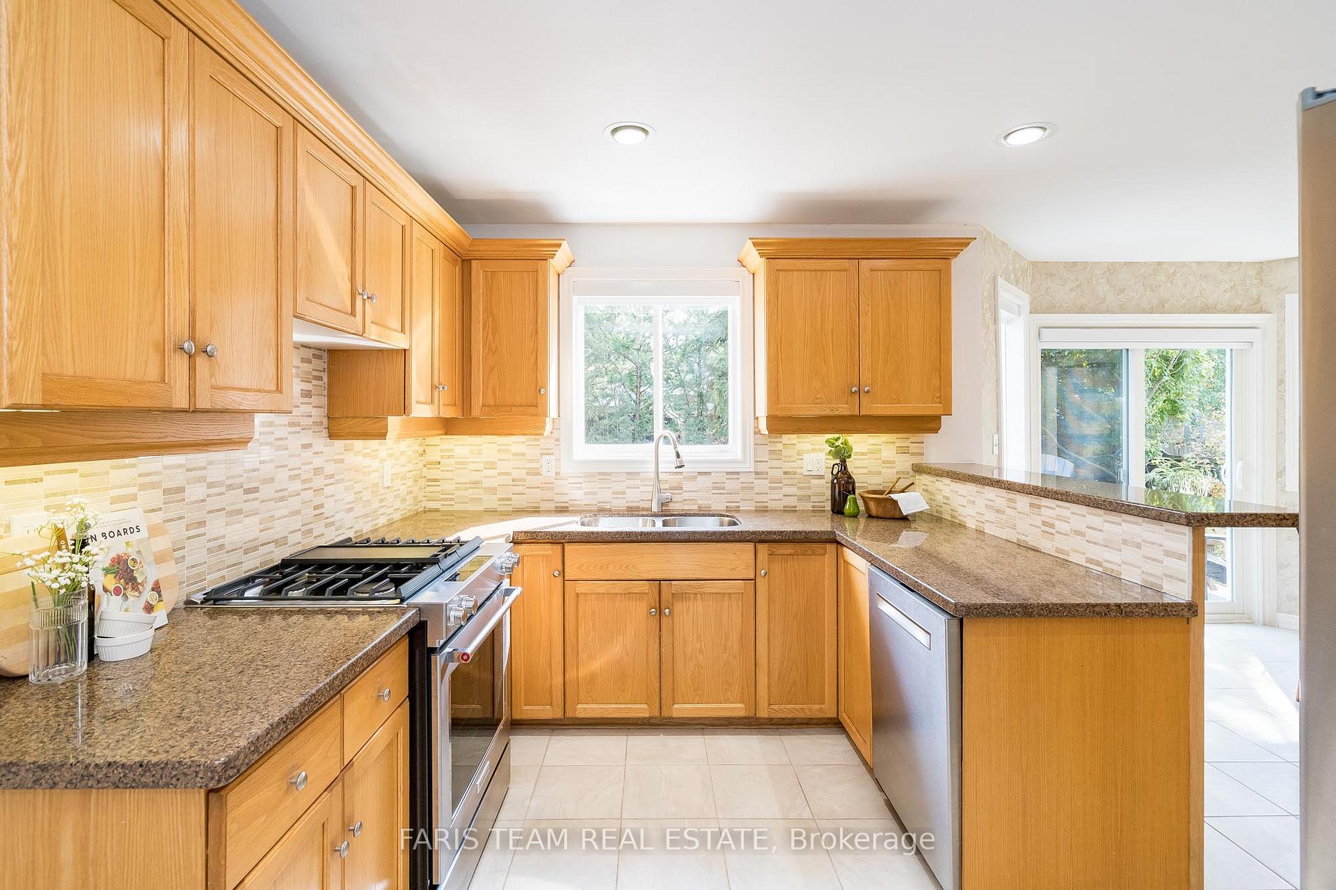 Photo 5 of 15 Fawn Crescent, Barrie, Ardagh — HOMEH