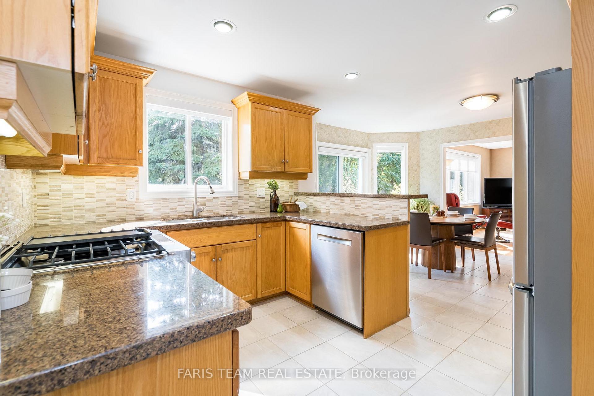Photo 6 of 15 Fawn Crescent, Barrie, Ardagh — HOMEH
