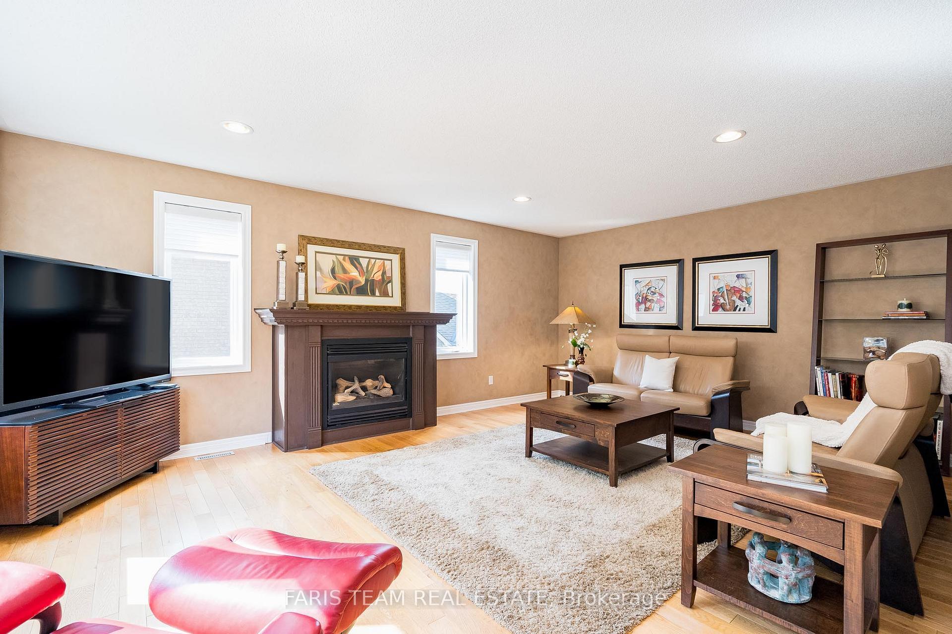 Photo 10 of 15 Fawn Crescent, Barrie, Ardagh — HOMEH