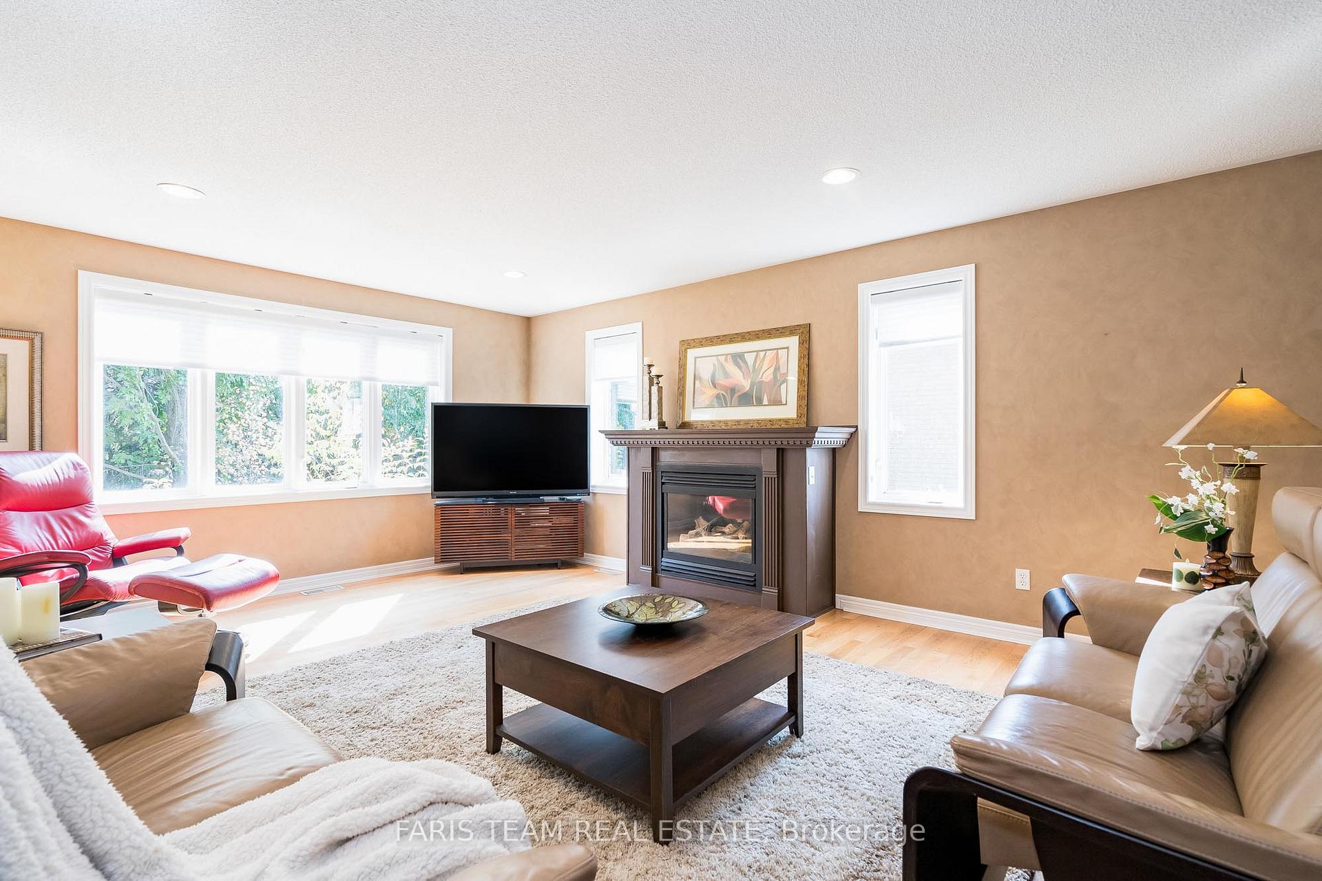 Photo 11 of 15 Fawn Crescent, Barrie, Ardagh — HOMEH