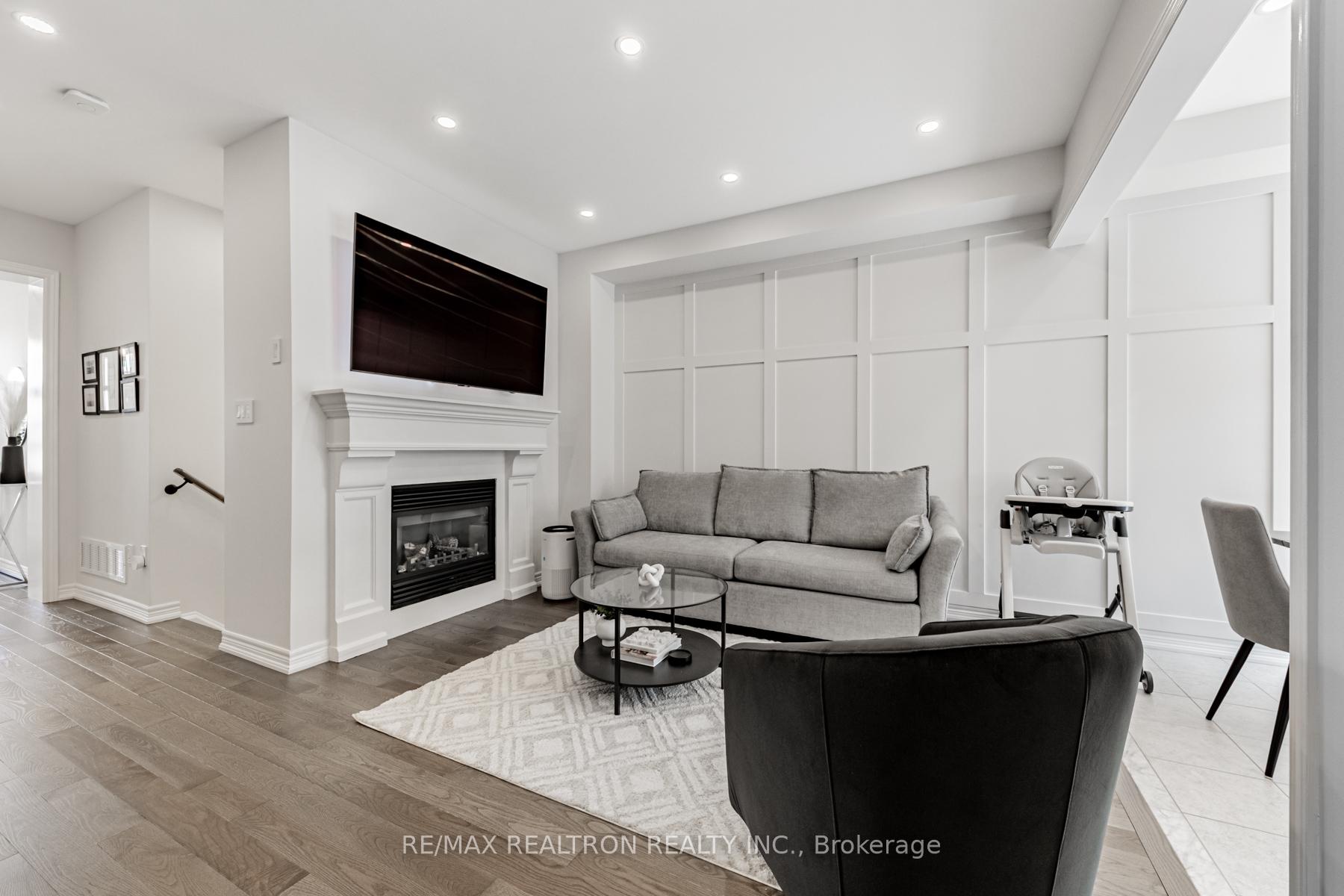 Photo 5 of 17 Sibella Way, Vaughan, Vellore Village — HOMEH