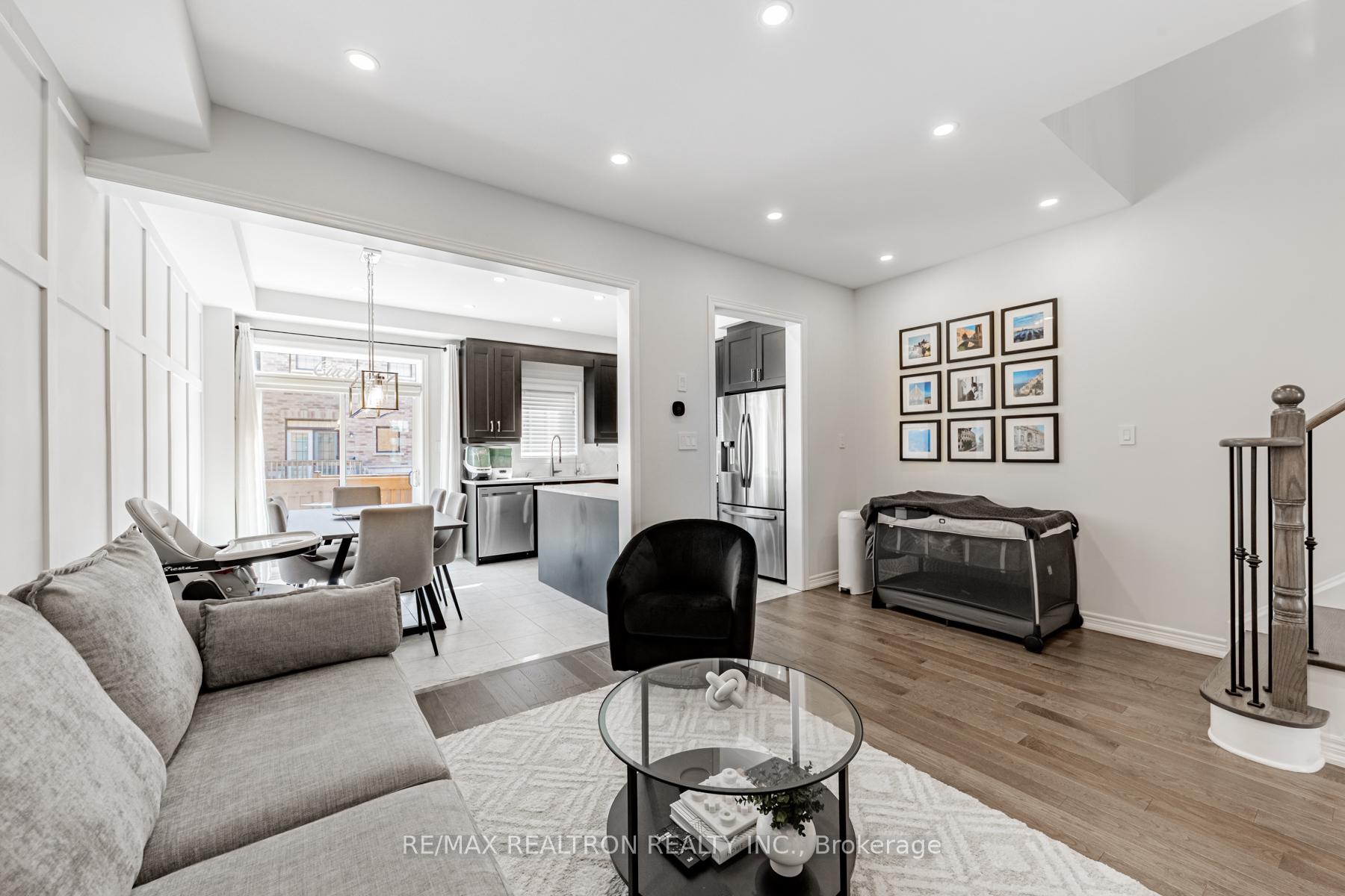 Photo 6 of 17 Sibella Way, Vaughan, Vellore Village — HOMEH
