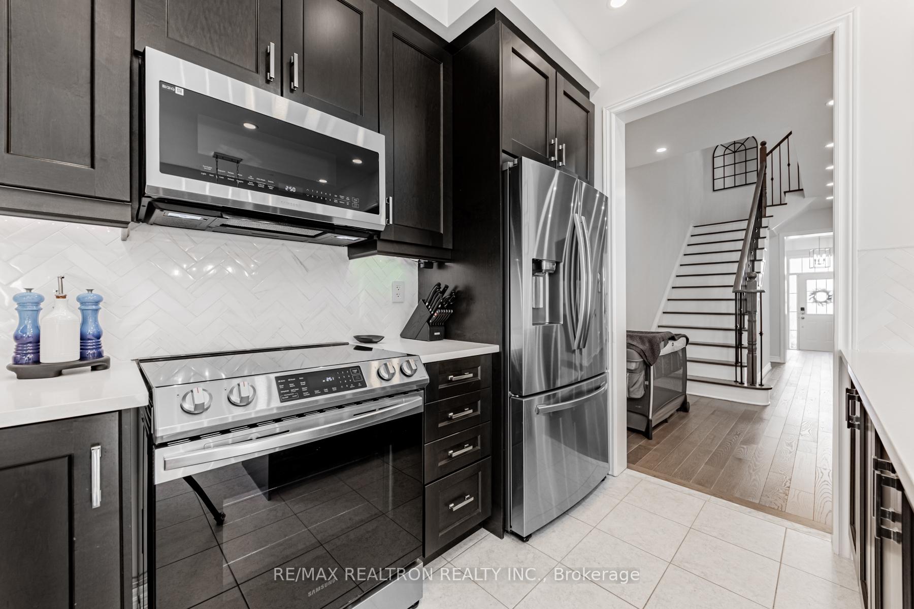 Photo 11 of 17 Sibella Way, Vaughan, Vellore Village — HOMEH