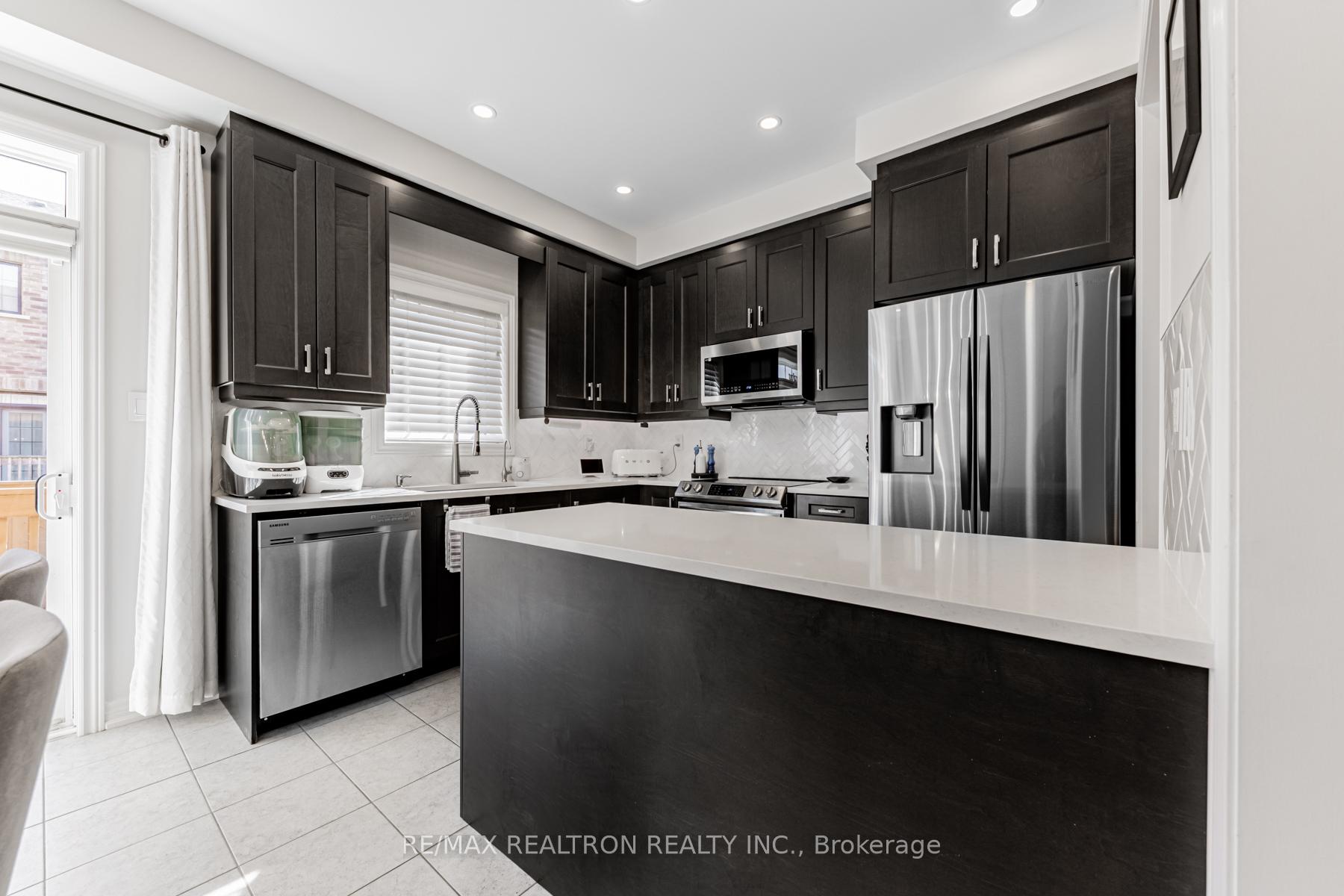 Photo 13 of 17 Sibella Way, Vaughan, Vellore Village — HOMEH