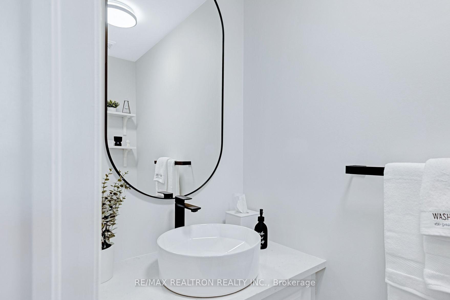 Photo 14 of 17 Sibella Way, Vaughan, Vellore Village — HOMEH