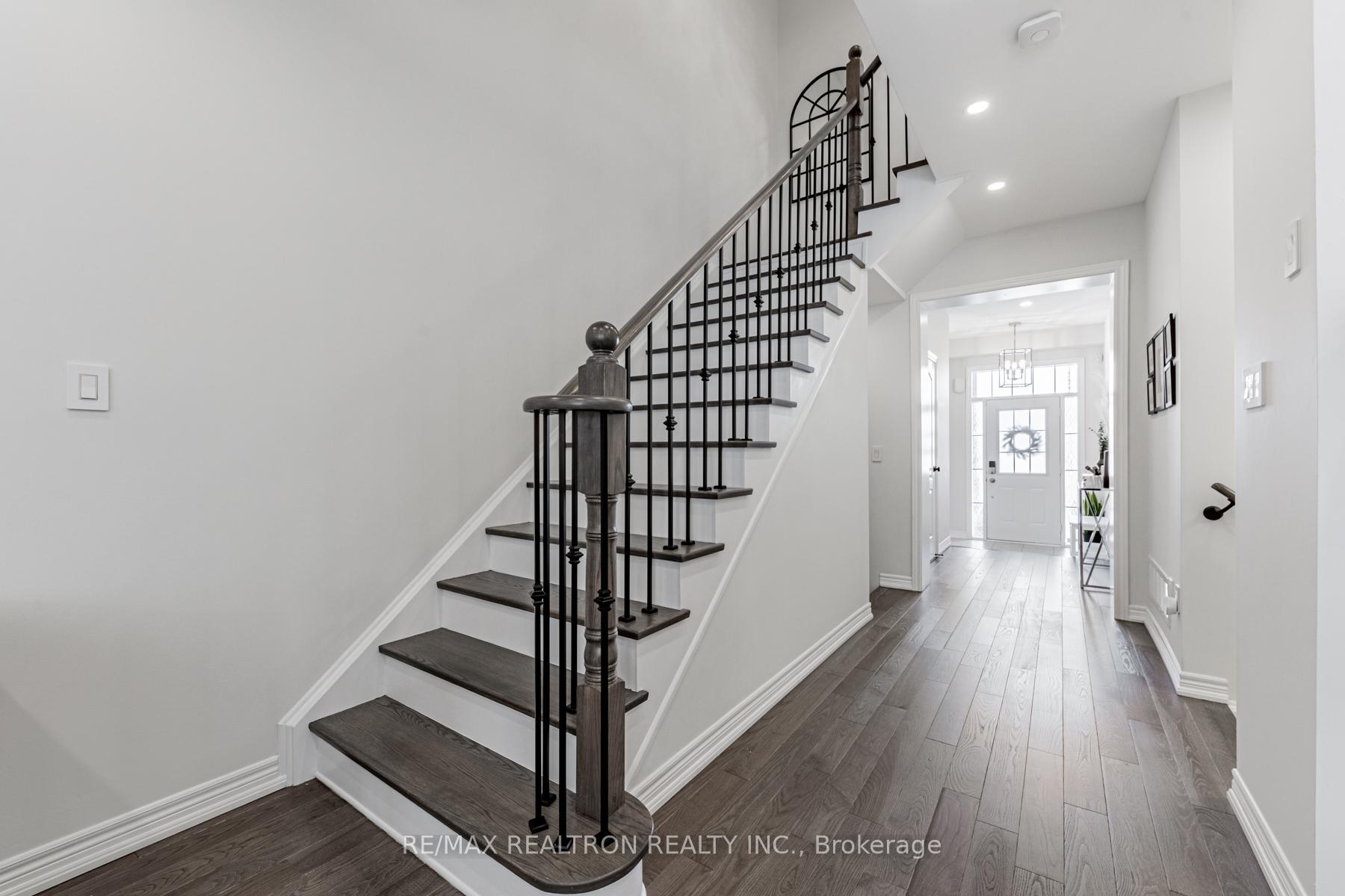 Photo 15 of 17 Sibella Way, Vaughan, Vellore Village — HOMEH
