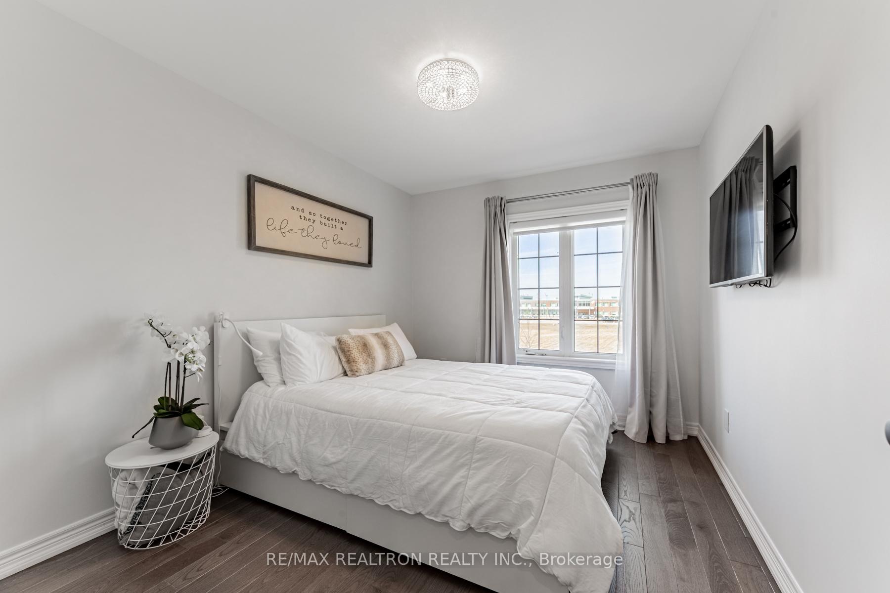 Photo 18 of 17 Sibella Way, Vaughan, Vellore Village — HOMEH