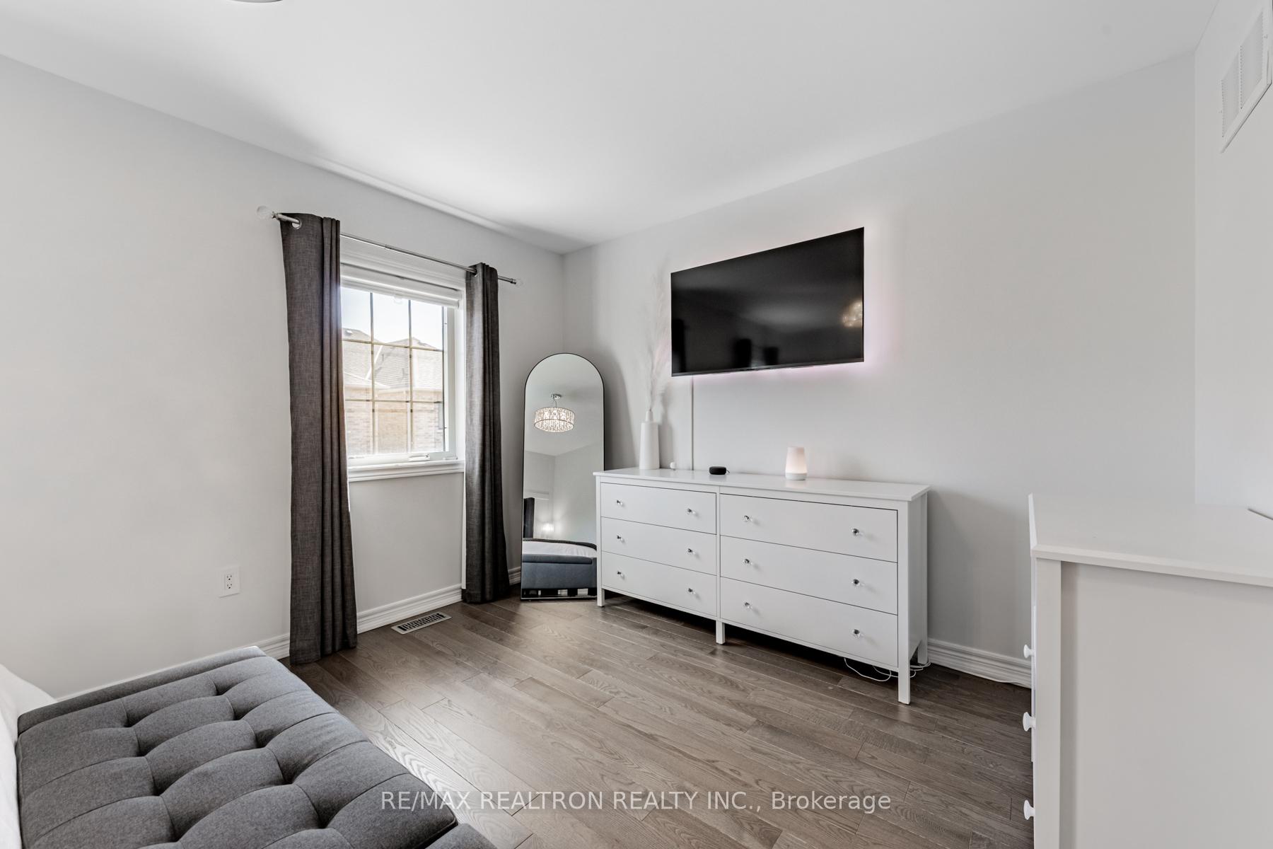 Photo 25 of 17 Sibella Way, Vaughan, Vellore Village — HOMEH