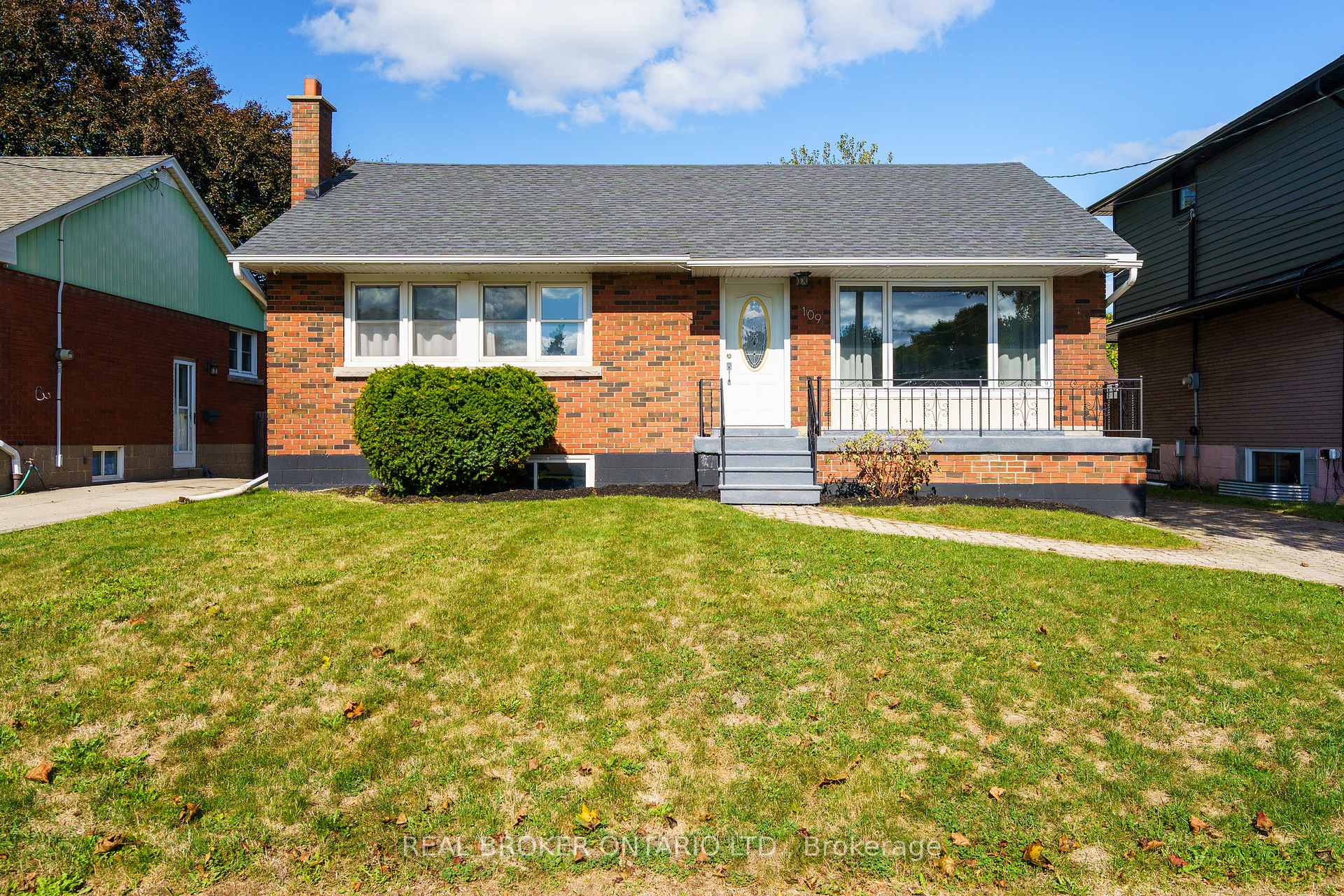 Photo 2 of 109 Organ Crescent, Hamilton, Huntington — HOMEH