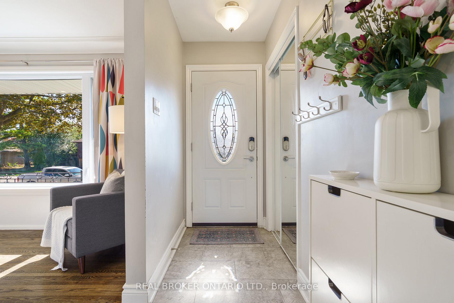 Photo 3 of 109 Organ Crescent, Hamilton, Huntington — HOMEH