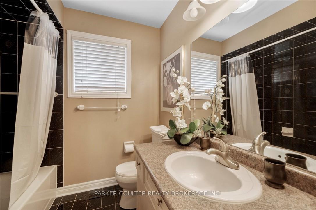 Photo 24 of 56 Bishop Drive, Barrie, Ardagh — HOMEH