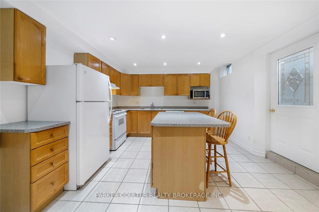 Photo 33 of 56 Bishop Drive, Barrie, Ardagh — HOMEH