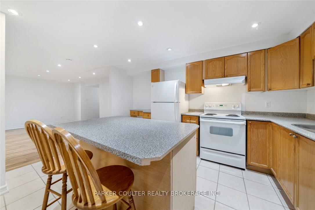 Photo 34 of 56 Bishop Drive, Barrie, Ardagh — HOMEH