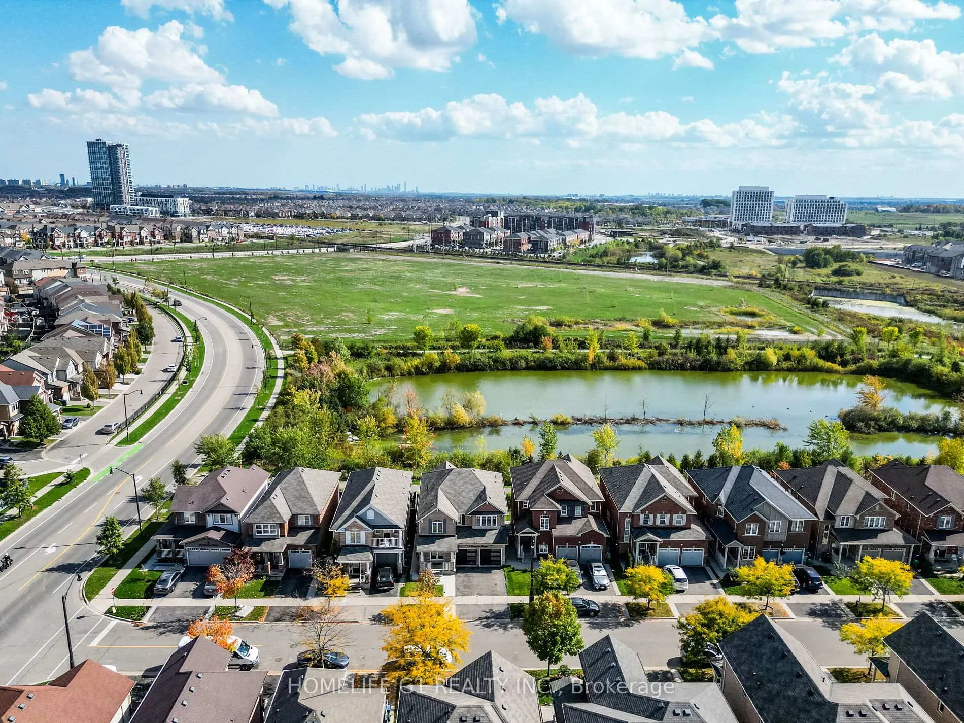 Photo 4 of 8 Locomotive Crescent, Brampton, Northwest Brampton — HOMEH