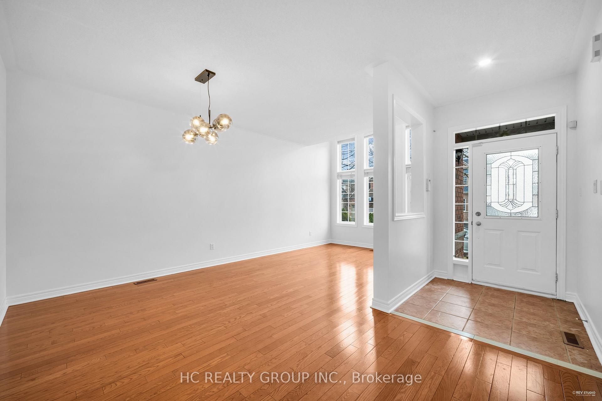 Photo 2 of 27 Valemount Way, Aurora, Bayview Wellington — HOMEH