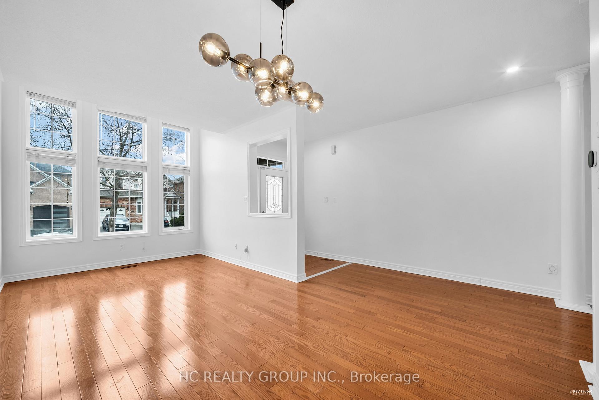 Photo 7 of 27 Valemount Way, Aurora, Bayview Wellington — HOMEH
