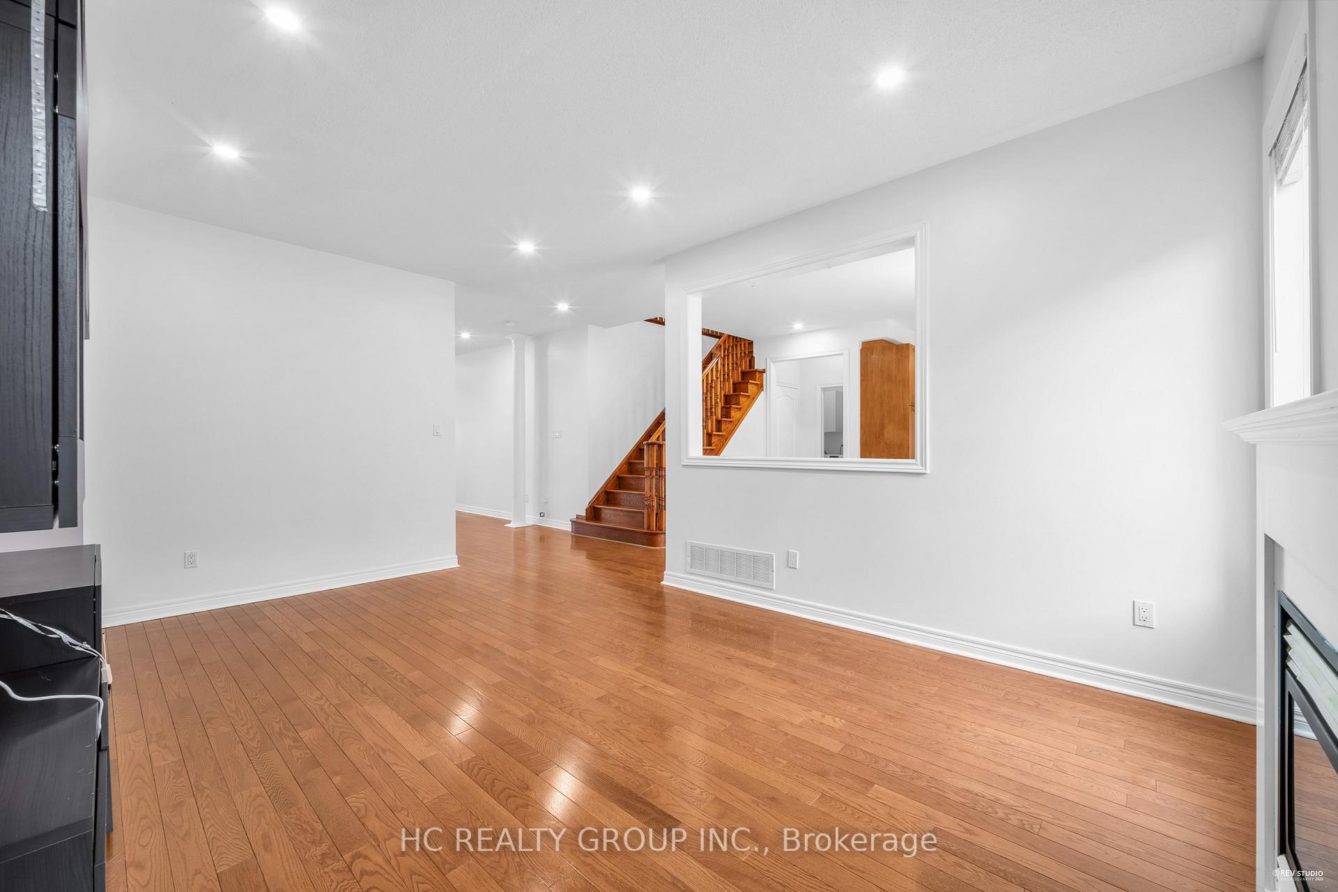 Photo 9 of 27 Valemount Way, Aurora, Bayview Wellington — HOMEH
