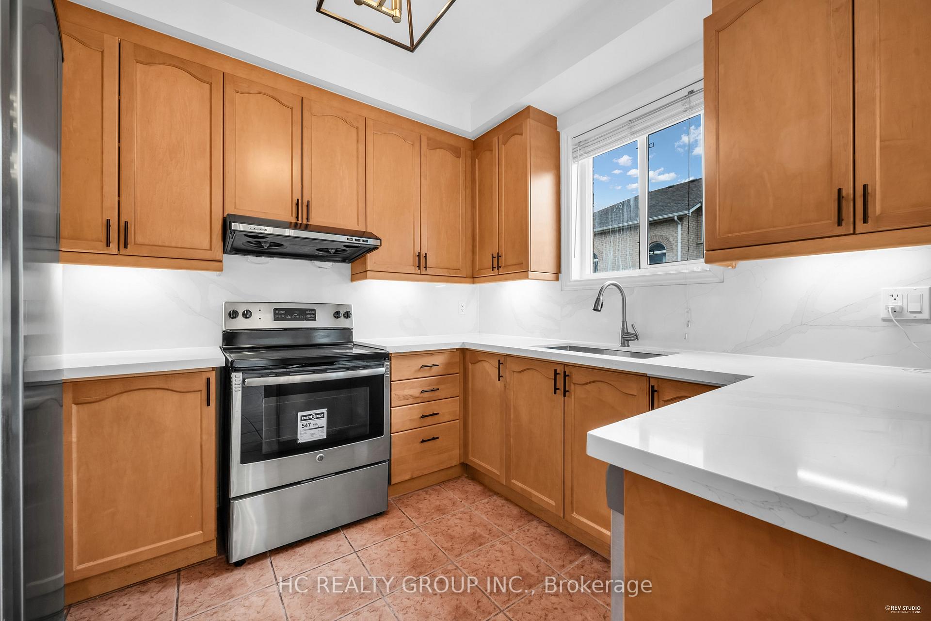 Photo 12 of 27 Valemount Way, Aurora, Bayview Wellington — HOMEH