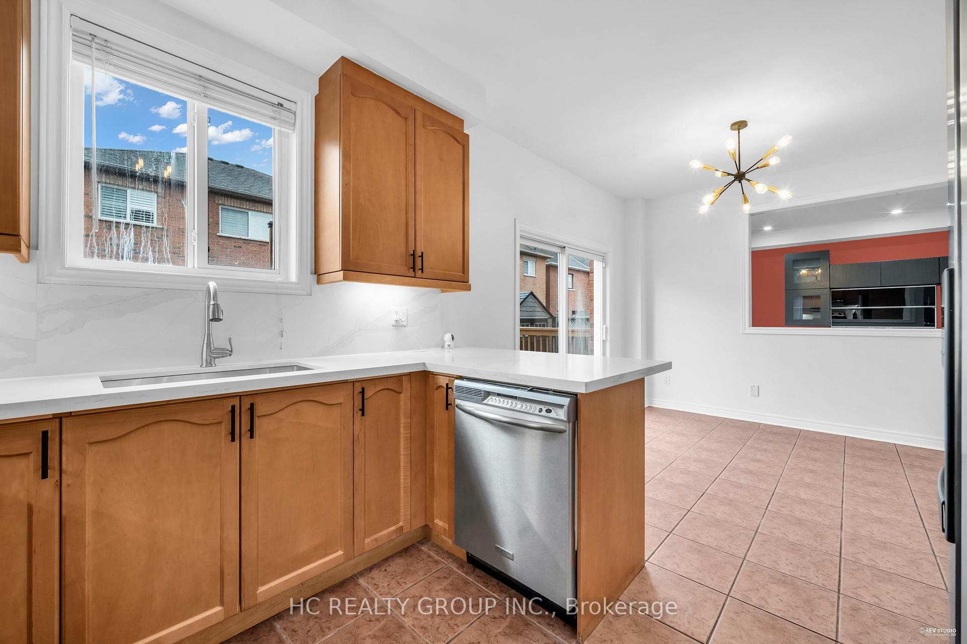 Photo 19 of 27 Valemount Way, Aurora, Bayview Wellington — HOMEH